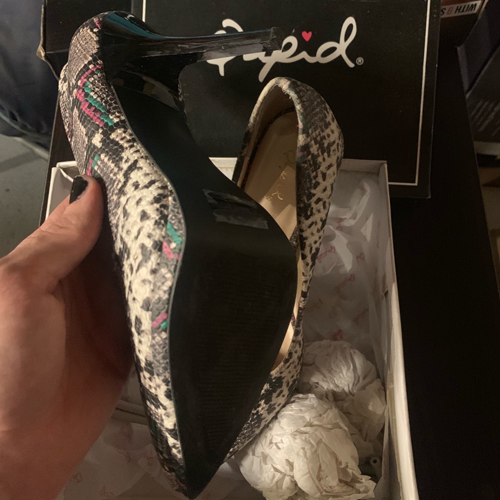 Heels! - Picture 2 of 2